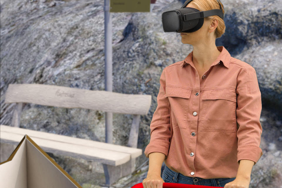 Visitors can move around in the virtual experience.
